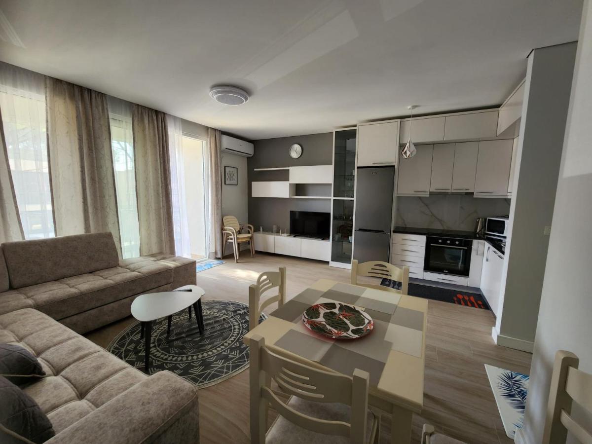Lovely 1-bedroom At San Pietro Front Apartment Plazhi San Pietro